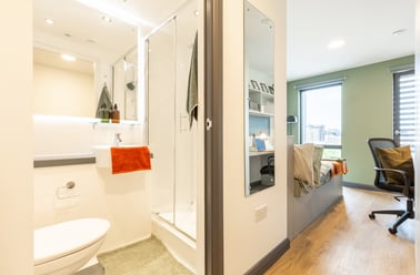 Bronze Plus En Suite, Winfield Court, The Island Quarter, Lace Market, Nottingham - Image 3